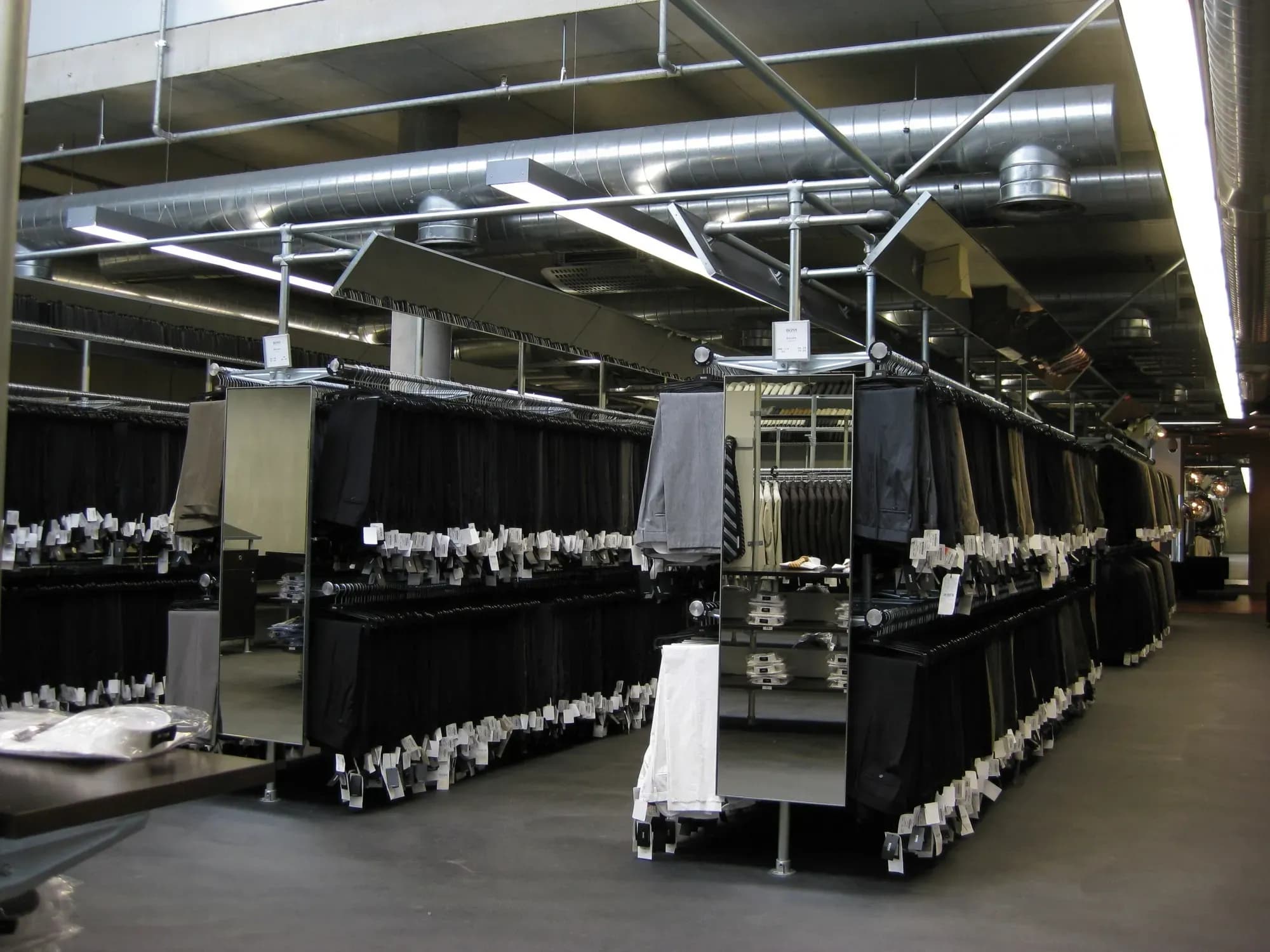 Firmenbekleidung im Full-Service – Design, Produktion & Logistik aus einer Hand